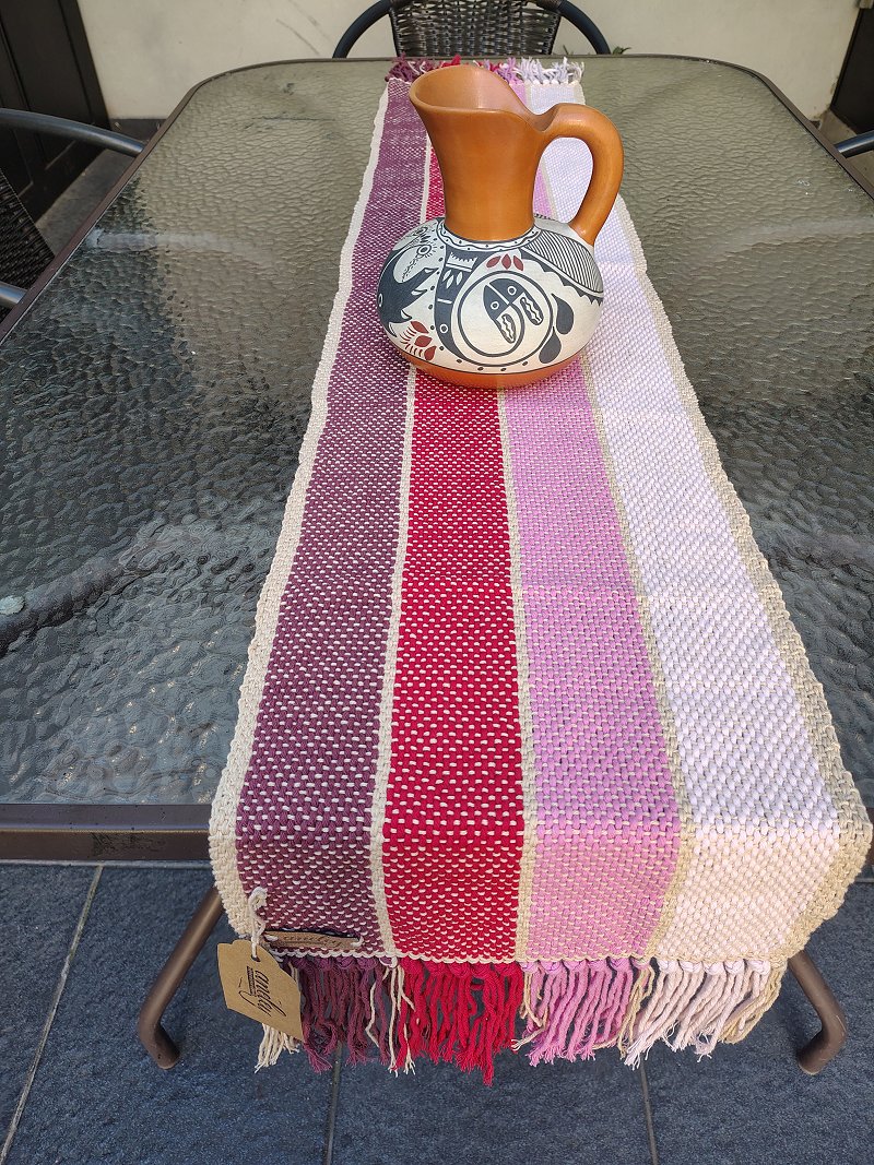 Caminos de mesa tejidos en telar Rupu Rosados artesanales